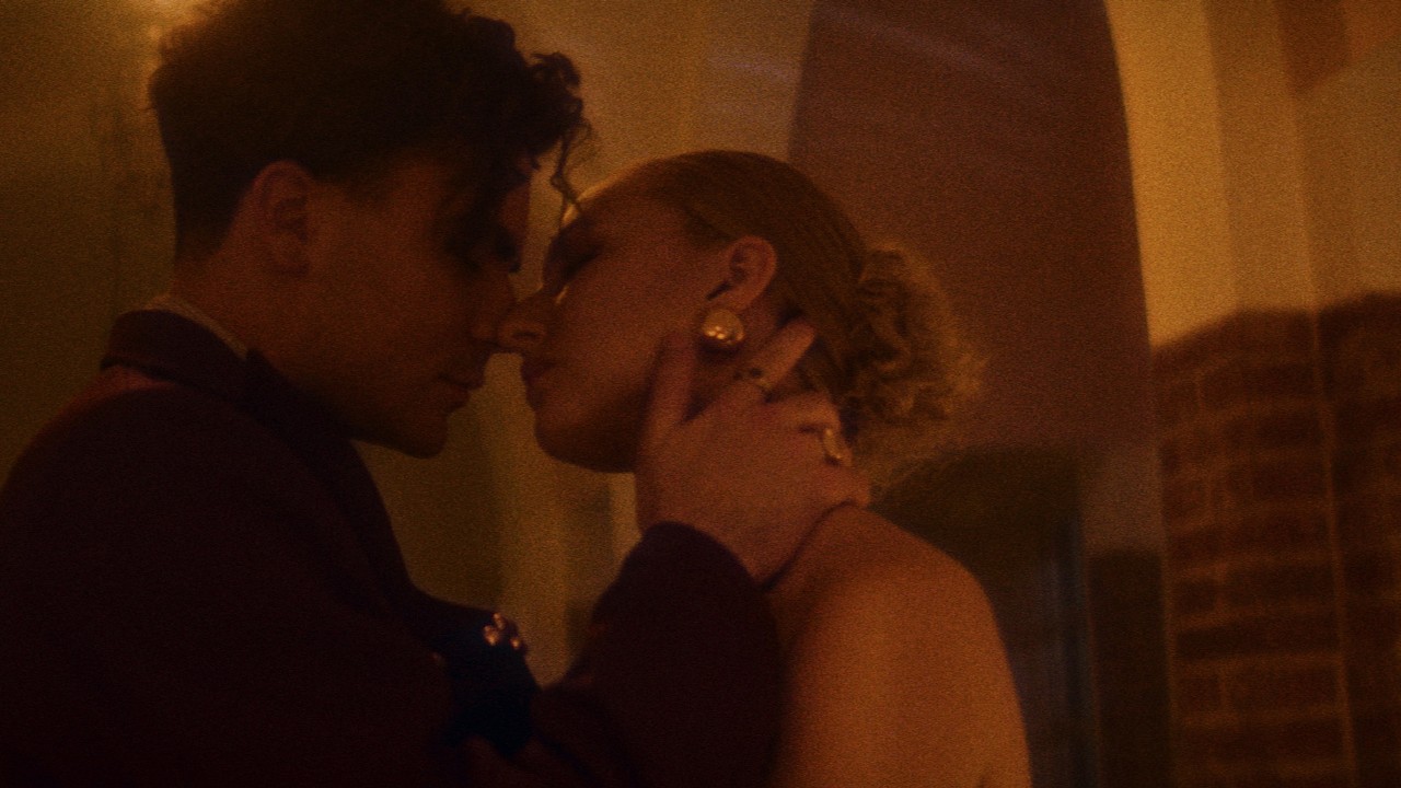 Rokas Yan, Paula - Savanaudžiai Mp3 Atsisiųsti