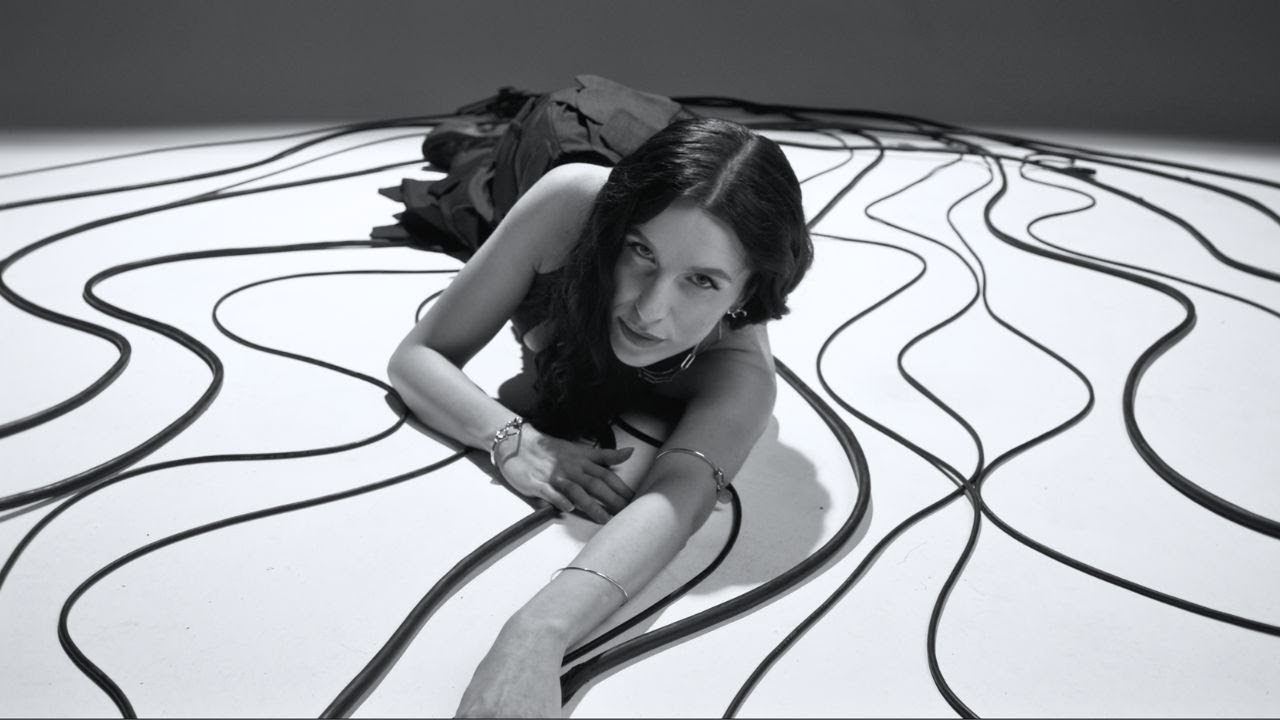 Sisters On Wire - Gylis Mp3 Atsisiųsti